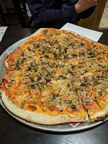 פיצה עגבניה - תל אביב-יפו