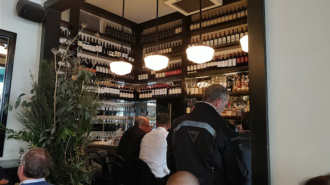 בייקרי יד חרוצים - הסעדה