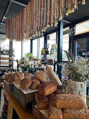 תל יצחק בייקרי - תל יצחק