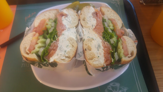 טל בייגלס - הסעדה