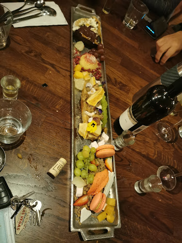 ג'קו סטריט - הסעדה