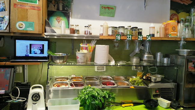 עוזי אלי איש האתרוגים - שוק הכרמל תל אביב - תל אביב-יפו