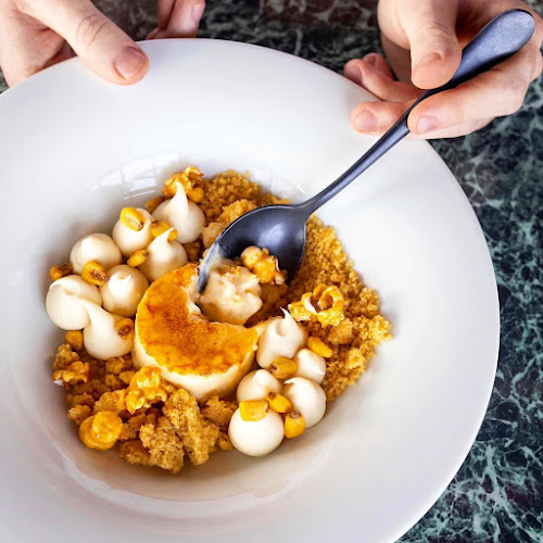 Pop and pope - תל אביב-יפו