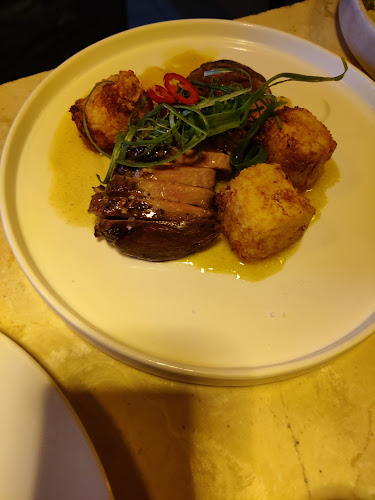 בסטורי - הסעדה