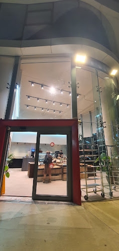 לעלוב בייקרי אנד מור