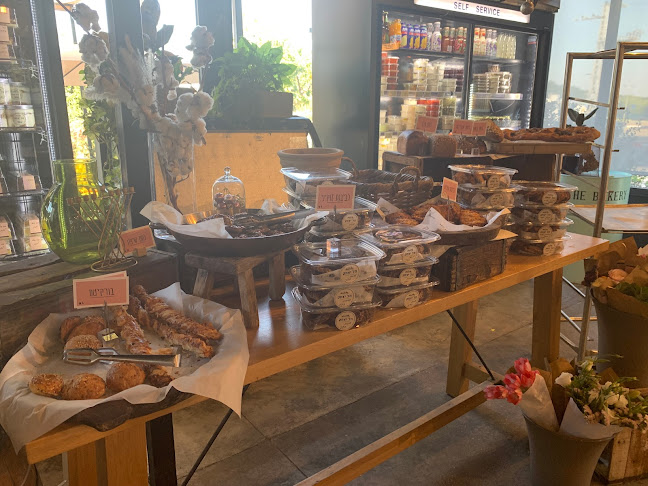 תל יצחק בייקרי - תל יצחק