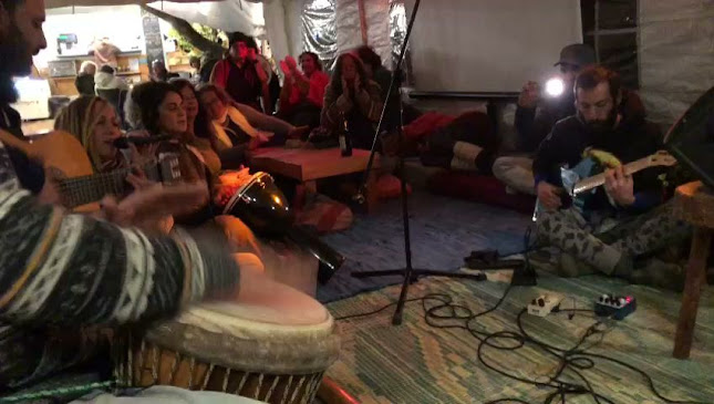 ריטריט קפה - מקום להיות בו - הסעדה