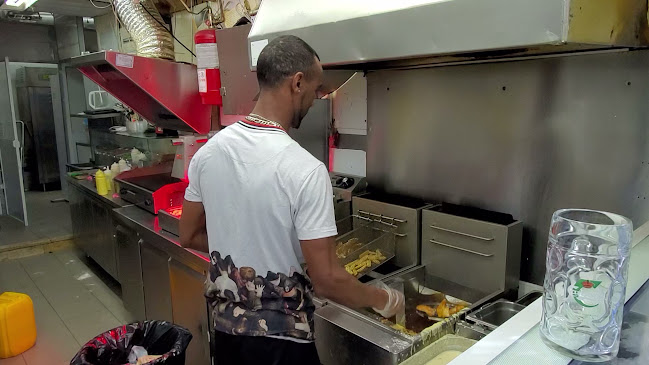 פיש אנד צ'יפס מרקט, דגי אלי - הסעדה