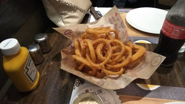 מסעדת BBB יגאל אלון - הסעדה