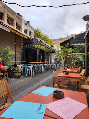 AKBAR בשוק הפשפשים אקבר - בר מסעדה