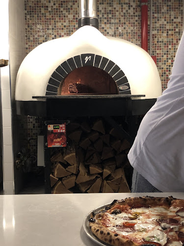 ג'אפה פיצה קיטשן - הסעדה