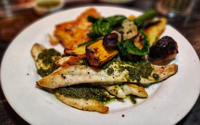 בייקר סאלון - Baker Saloon