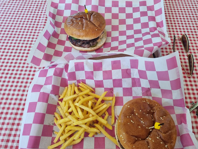 האדומה פוד טראק עם בשר מהגולן - רמות