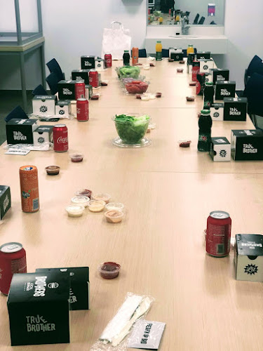 Brothers Local Burger - הסעדה