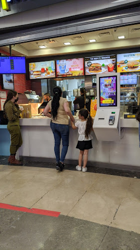 Opinii despre מקדונלד'ס - עכו (קניון עזריאלי) în עכו - הסעדה