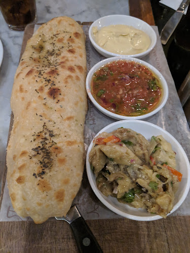 טאטי ביסטרו - הסעדה