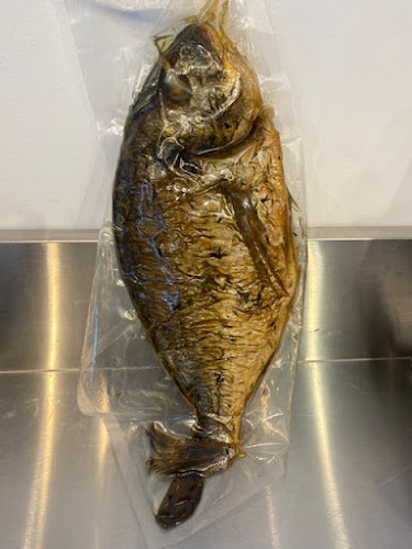 צרפתי דגים הינה מעדניית גורמה המתמחה בייצור ושיווק דגים כבושים, מעושנים, טריים וסלטי דגים פרימיום ומגשים לאירוח מפנק. - הסעדה