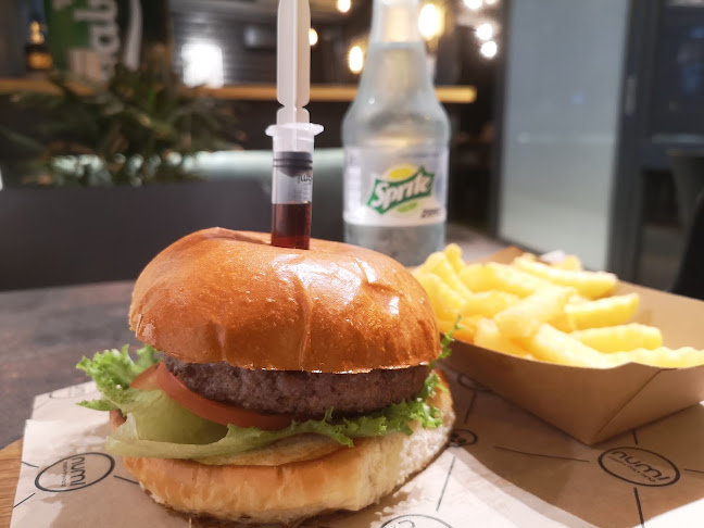 נומי בורגר - הסעדה