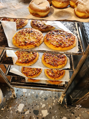 לחם עופרי - הסעדה