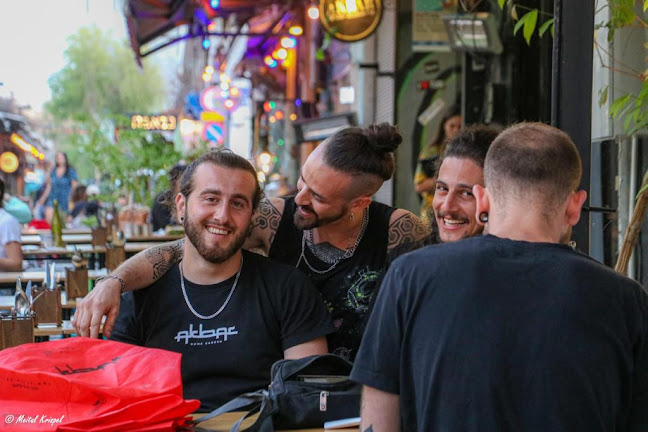 AKBAR בשוק הפשפשים אקבר - בר מסעדה - הסעדה