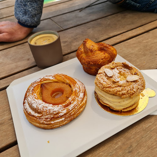 Opinii despre Alon Shabo Store (אלון שבו חנות וקונדיטוריה שינקין) în תל אביב-יפו - הסעדה