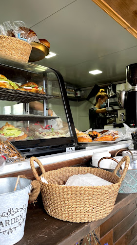 Comentarii opinii despre Bake Shop by Vicky Burstein