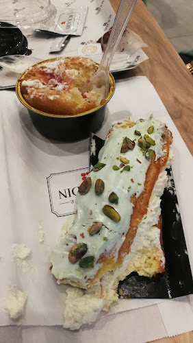 Roladin - הסעדה