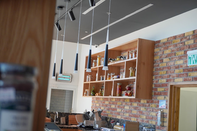 מעדניית וויט - הסעדה