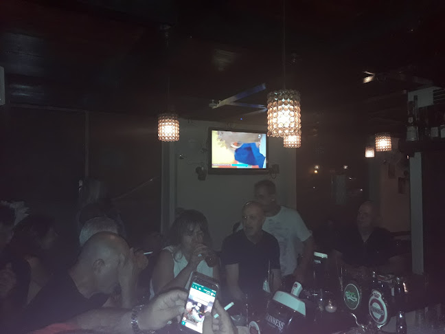 אלכס ליין ב-B בר - הסעדה