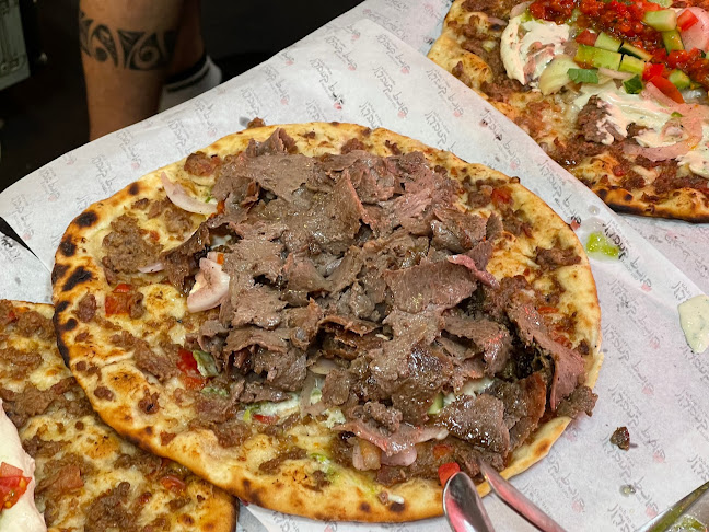 טורק לחמג'ון - הסעדה