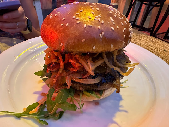 אגאדיר בורגר נחלת בינימין - הסעדה