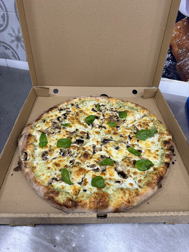 פיצה פוּנגי אילת - pizza fungi Eilat - הסעדה