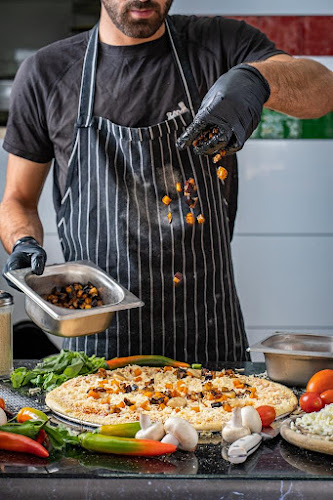 פיצה לה מוצרלה la mozzarella - הסעדה