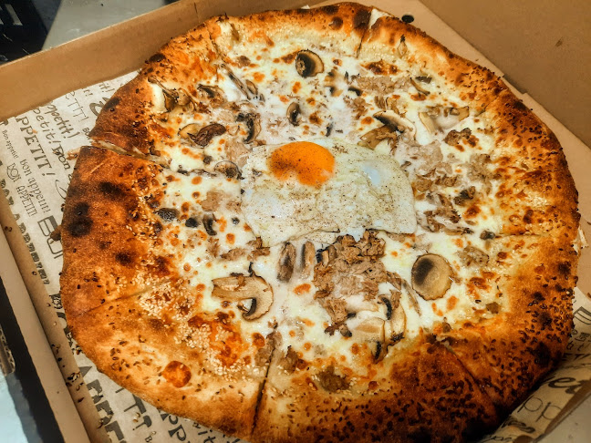 פיצה מאנו - הסעדה