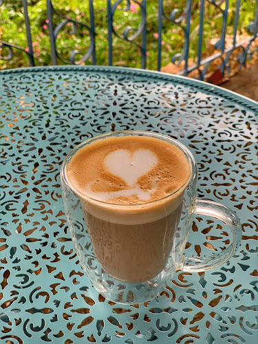 ריטריט קפה - מקום להיות בו - ראש פינה