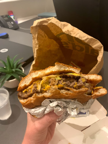 מקדונלד'ס - קניון M הדרך, בית חירות - בית חרות