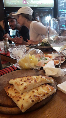 מסעדת ללה - בית מאפה ומעדניה גיאורגי אותנטי