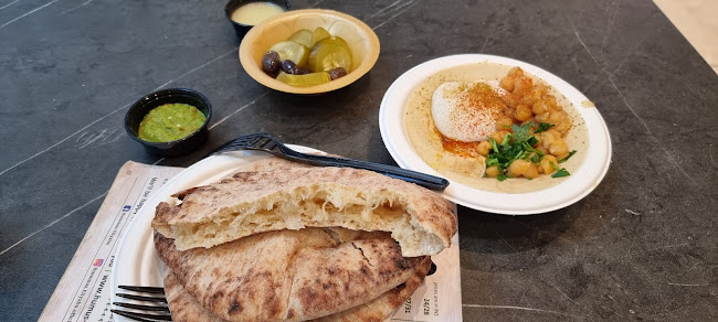 חומוס אליהו קניון חולון - הסעדה