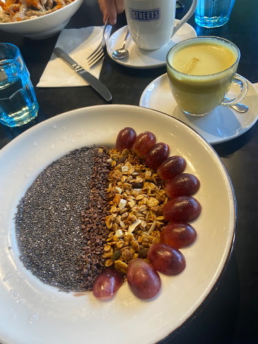 דה סטריטס - הסעדה