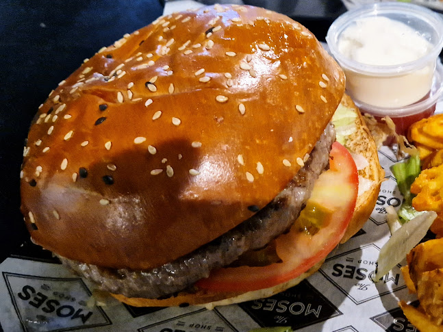 מוזס שופ תל אביב - כשר - הסעדה