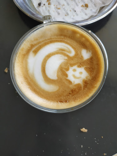 ביסקוטי - הסעדה