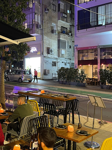 Lai fu ליי פו דים סאם וסושי בר - הסעדה