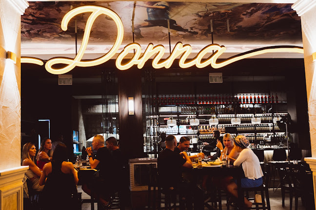 Donna La Cucina Italiana