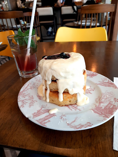 R&D by Benedict - הסעדה