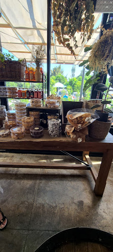 תל יצחק בייקרי - הסעדה