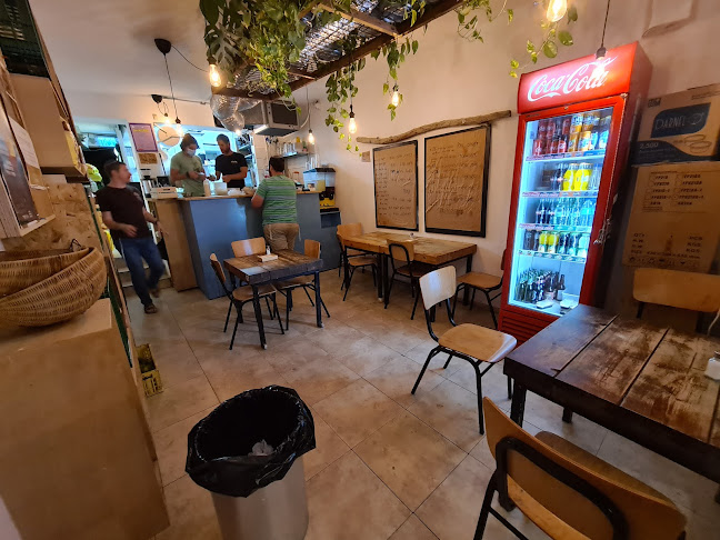 אינתי חומוסיה דרומית - הסעדה