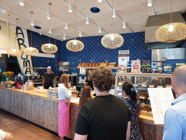 היכל מנורה מבטחים, יגאל אלון 51, תל אביב-יפו