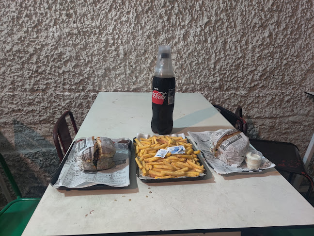 דיל בורגר - הסעדה