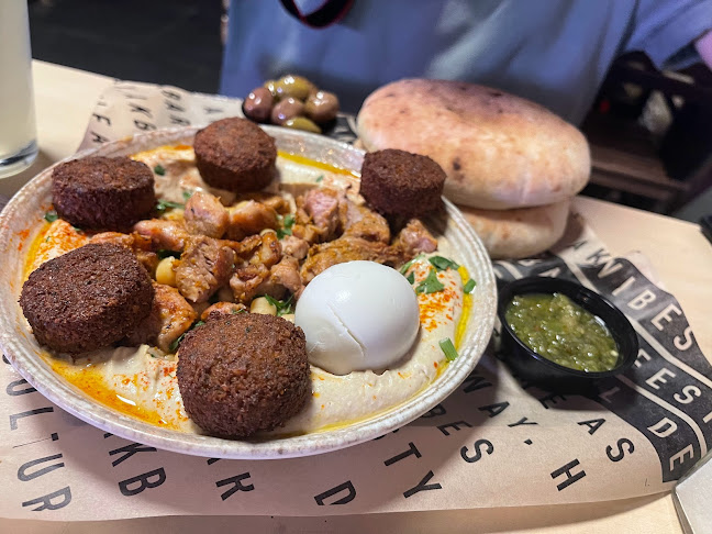 AKBAR בשוק הפשפשים אקבר - בר מסעדה