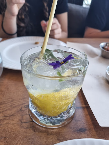 לוקס - הסעדה